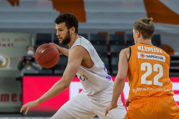 球的关键在 球的关键在