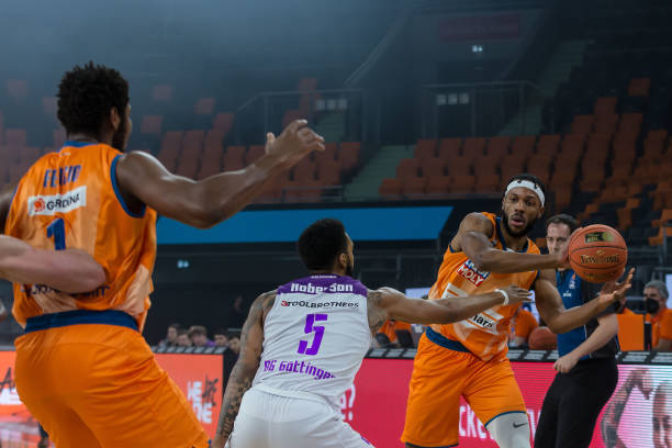 中场新星 中场新星